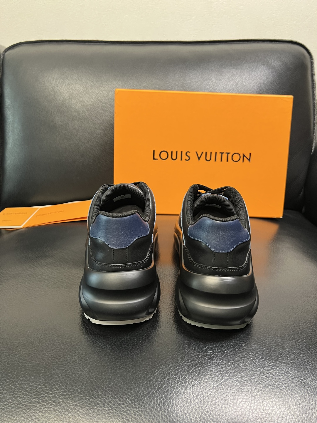 Lv 高品质 顶级工艺品 路易威登，专柜同步原厂配置，鞋面意大利进口，高品质拼接缤纷色彩复杂工艺品，进口