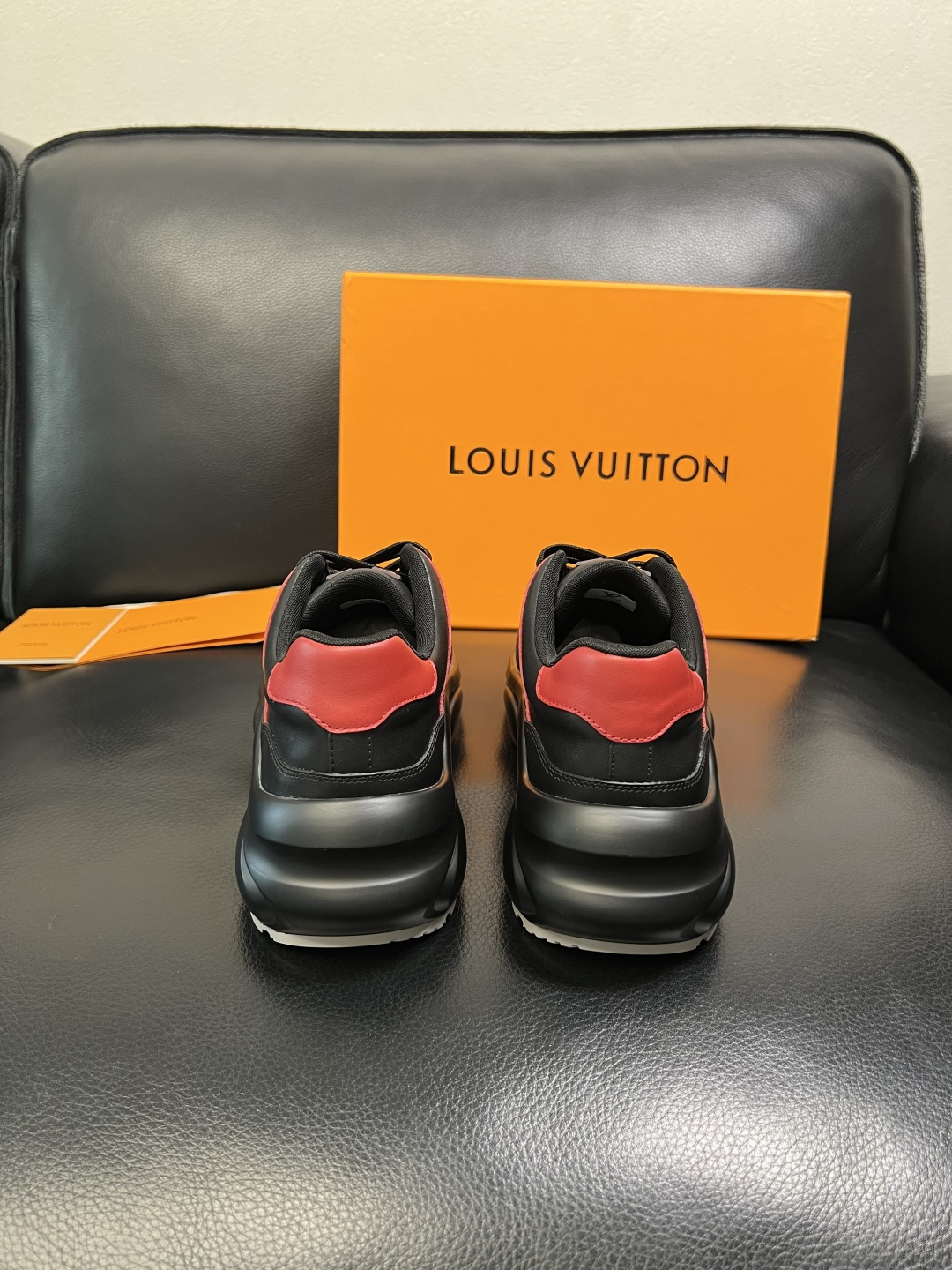 Lv 高品质 顶级工艺品 路易威登，专柜同步原厂配置，鞋面意大利进口，高品质拼接缤纷色彩复杂工艺品，进口