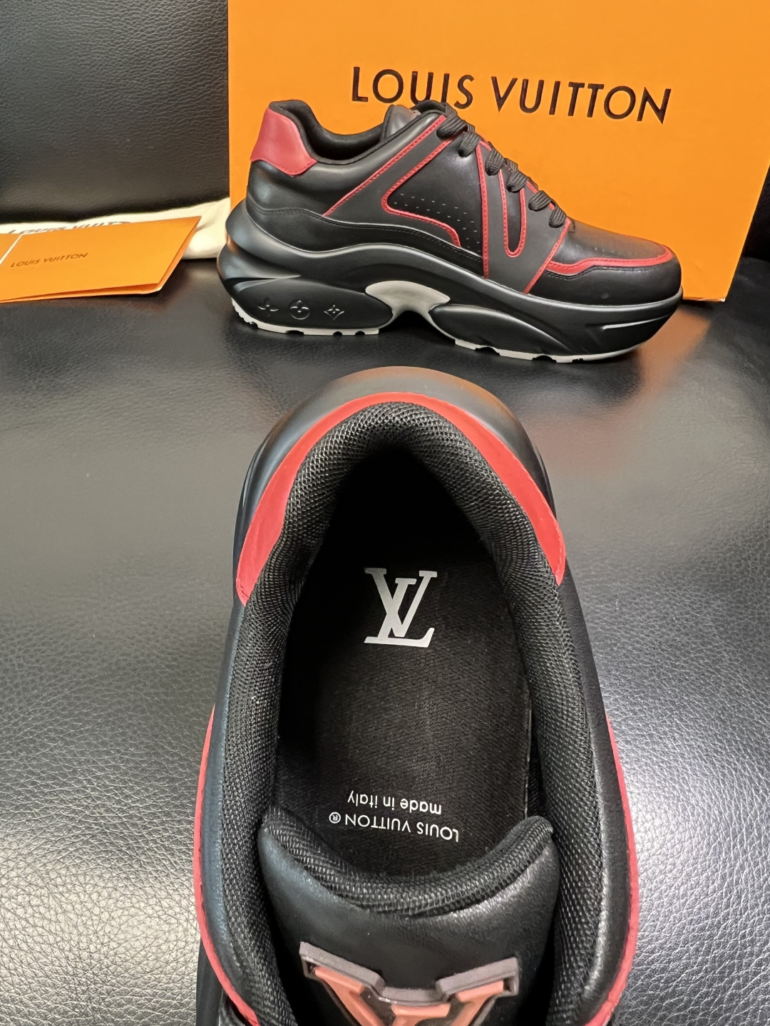 Lv 高品质 顶级工艺品 路易威登，专柜同步原厂配置，鞋面意大利进口，高品质拼接缤纷色彩复杂工艺品，进口