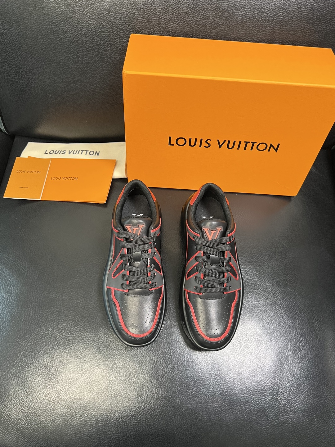 Lv 高品质 顶级工艺品 路易威登，专柜同步原厂配置，鞋面意大利进口，高品质拼接缤纷色彩复杂工艺品，进口