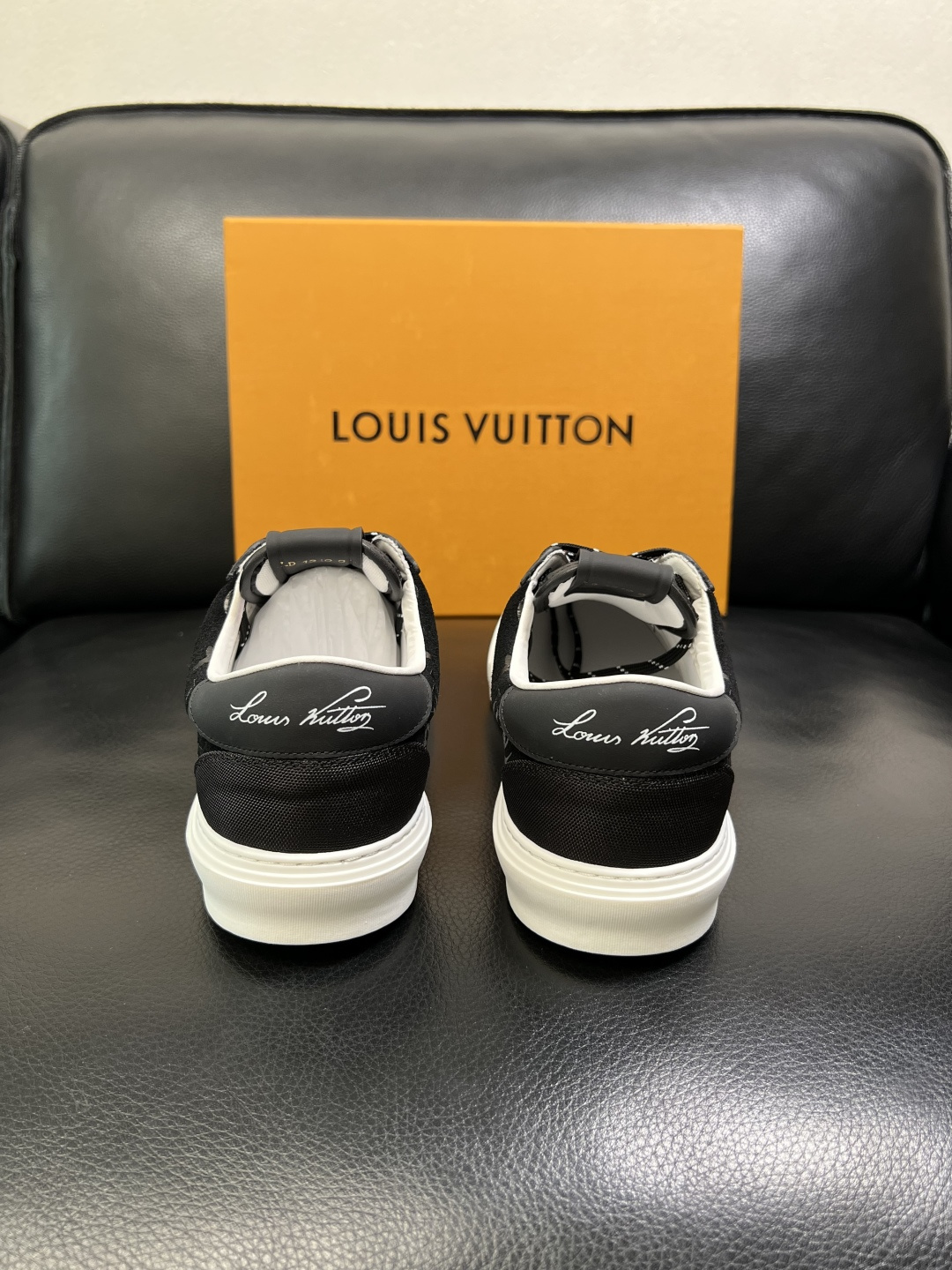 Lv 高品质 顶级工艺品 路易威登，专柜同步原厂配置，鞋面意大利进口，高品质拼接缤纷色彩复杂工艺品，进口