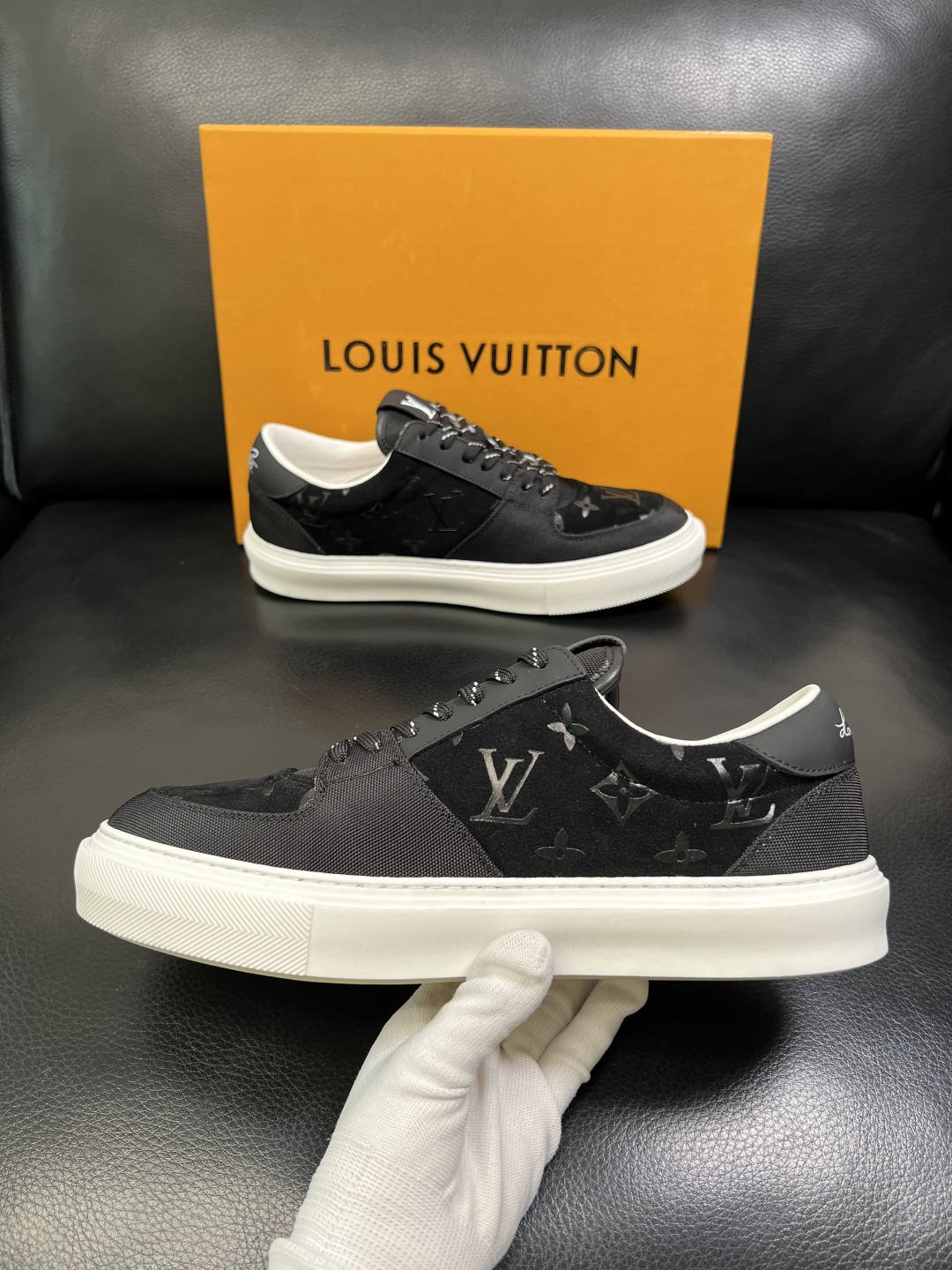 Lv 高品质 顶级工艺品 路易威登，专柜同步原厂配置，鞋面意大利进口，高品质拼接缤纷色彩复杂工艺品，进口