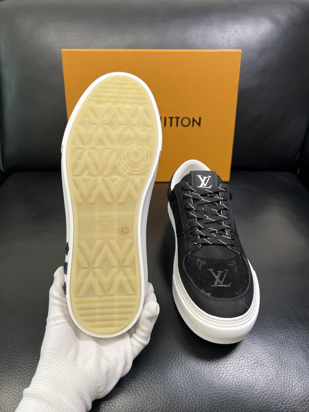 Lv 高品质 顶级工艺品 路易威登，专柜同步原厂配置，鞋面意大利进口，高品质拼接缤纷色彩复杂工艺品，进口