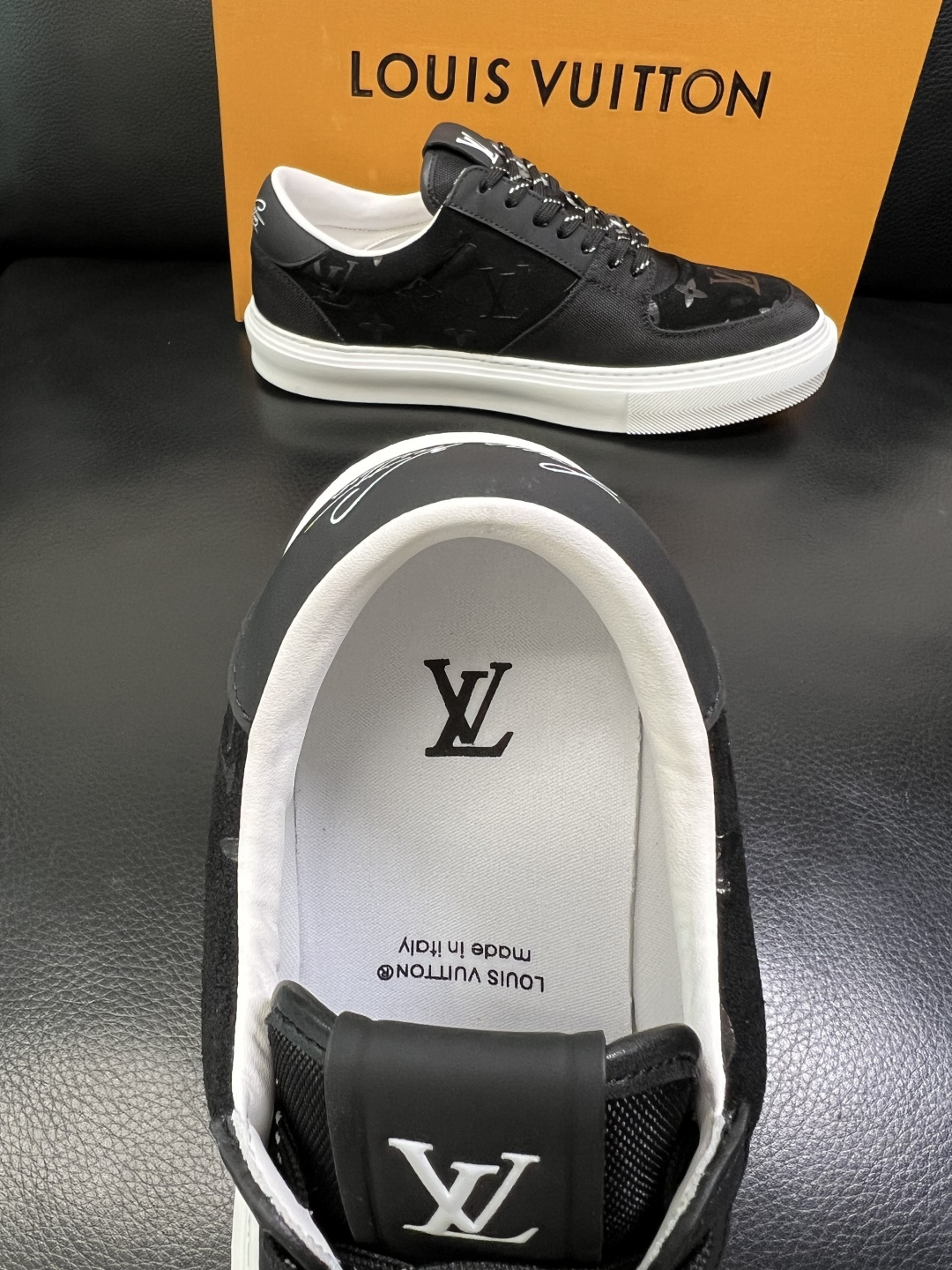 Lv 高品质 顶级工艺品 路易威登，专柜同步原厂配置，鞋面意大利进口，高品质拼接缤纷色彩复杂工艺品，进口