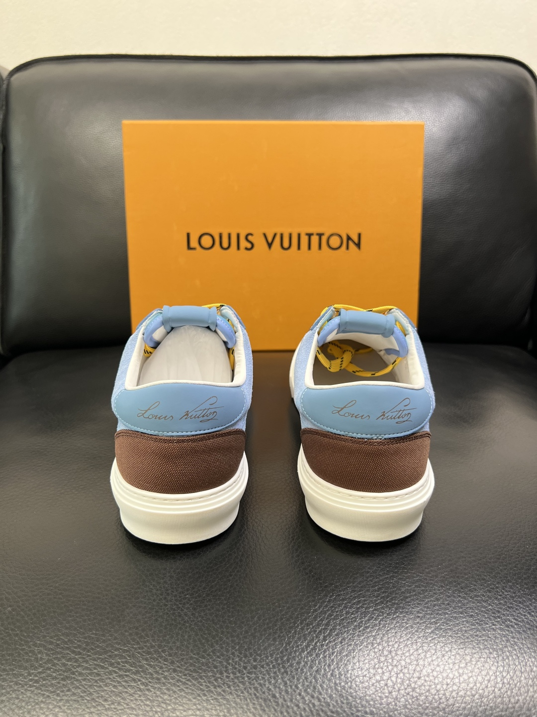 Lv 高品质 顶级工艺品 路易威登，专柜同步原厂配置，鞋面意大利进口，高品质拼接缤纷色彩复杂工艺品，进口