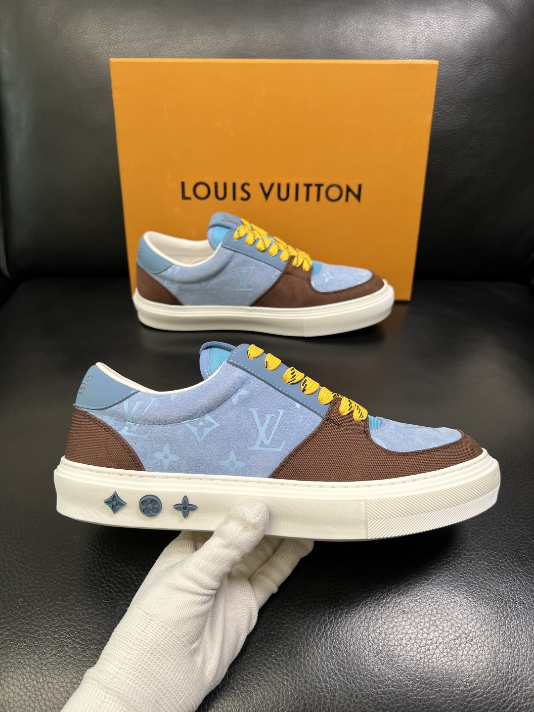 Lv 高品质 顶级工艺品 路易威登，专柜同步原厂配置，鞋面意大利进口，高品质拼接缤纷色彩复杂工艺品，进口