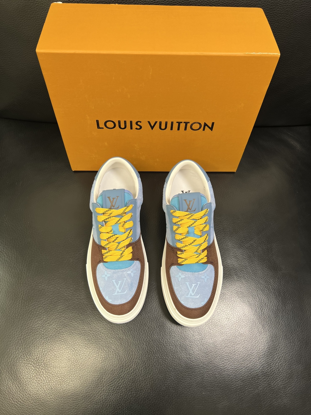 Lv 高品质 顶级工艺品 路易威登，专柜同步原厂配置，鞋面意大利进口，高品质拼接缤纷色彩复杂工艺品，进口