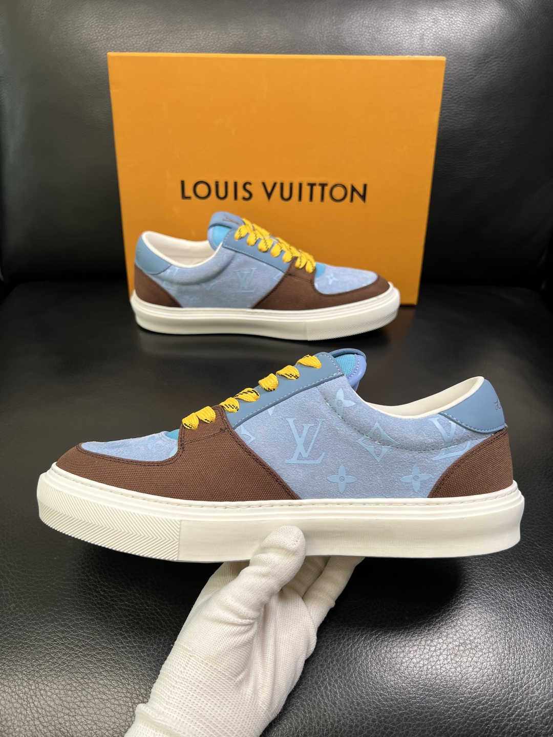 Lv 高品质 顶级工艺品 路易威登，专柜同步原厂配置，鞋面意大利进口，高品质拼接缤纷色彩复杂工艺品，进口