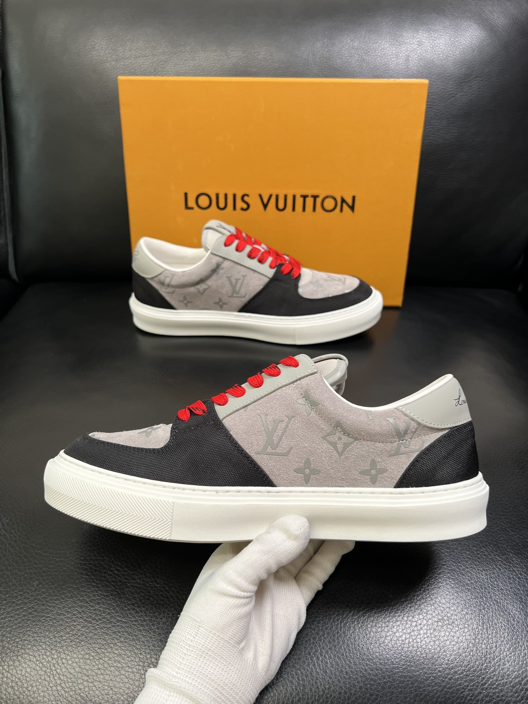 Lv 高品质 顶级工艺品 路易威登，专柜同步原厂配置，鞋面意大利进口，高品质拼接缤纷色彩复杂工艺品，进口