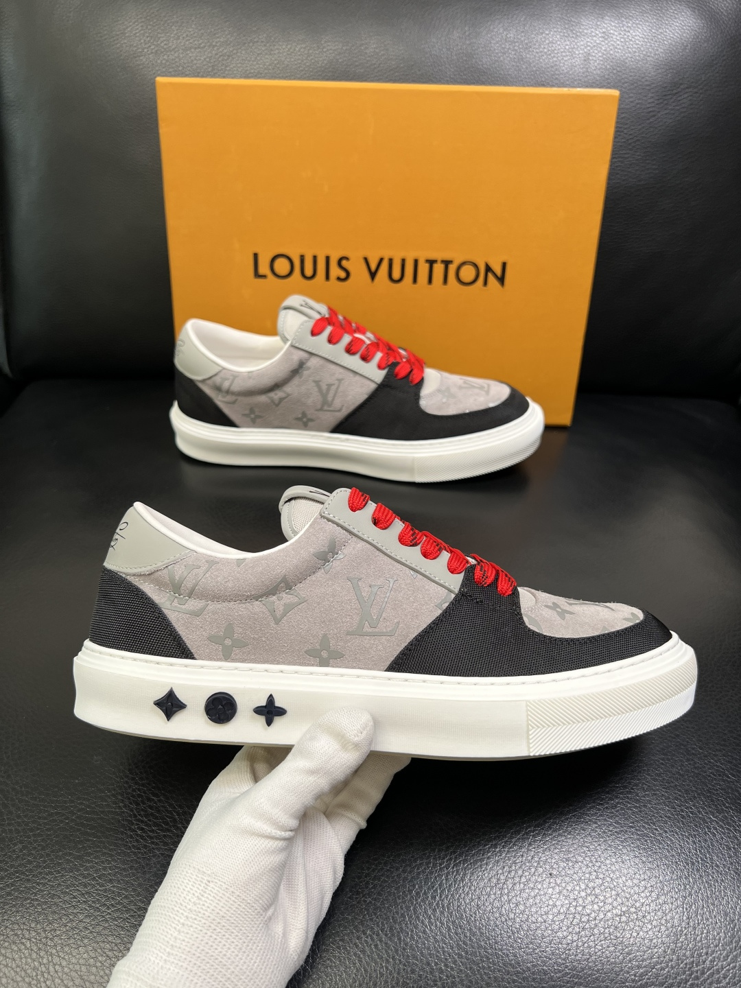 Lv 高品质 顶级工艺品 路易威登，专柜同步原厂配置，鞋面意大利进口，高品质拼接缤纷色彩复杂工艺品，进口
