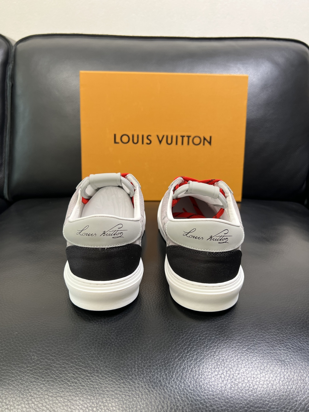 Lv 高品质 顶级工艺品 路易威登，专柜同步原厂配置，鞋面意大利进口，高品质拼接缤纷色彩复杂工艺品，进口