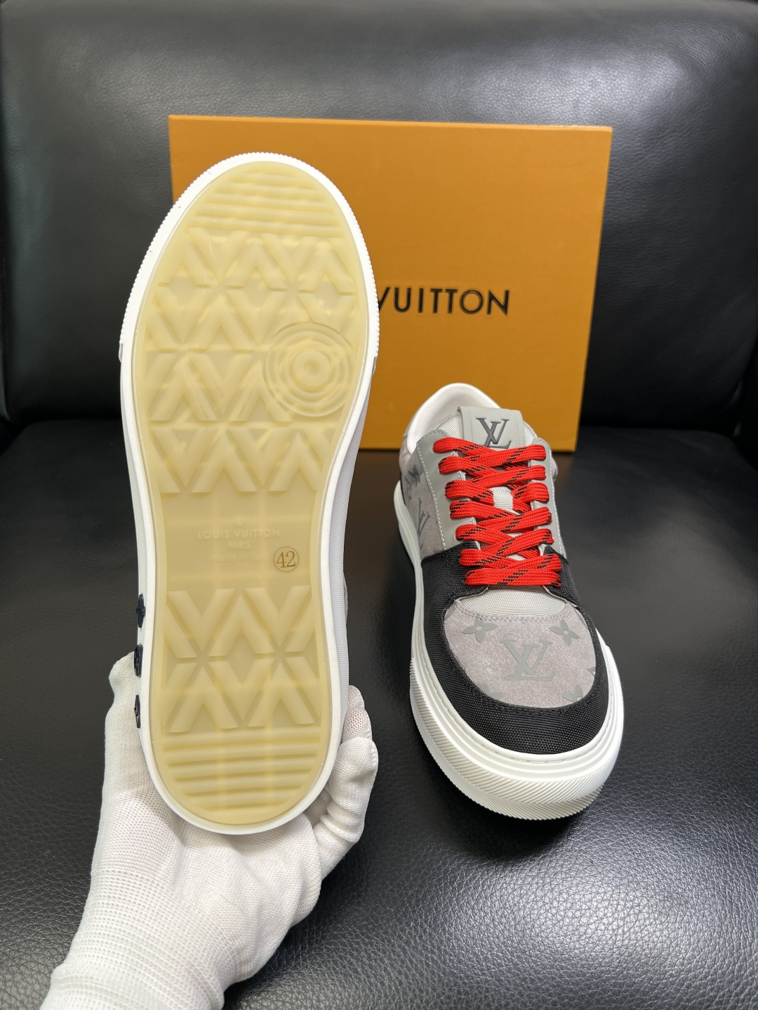 Lv 高品质 顶级工艺品 路易威登，专柜同步原厂配置，鞋面意大利进口，高品质拼接缤纷色彩复杂工艺品，进口