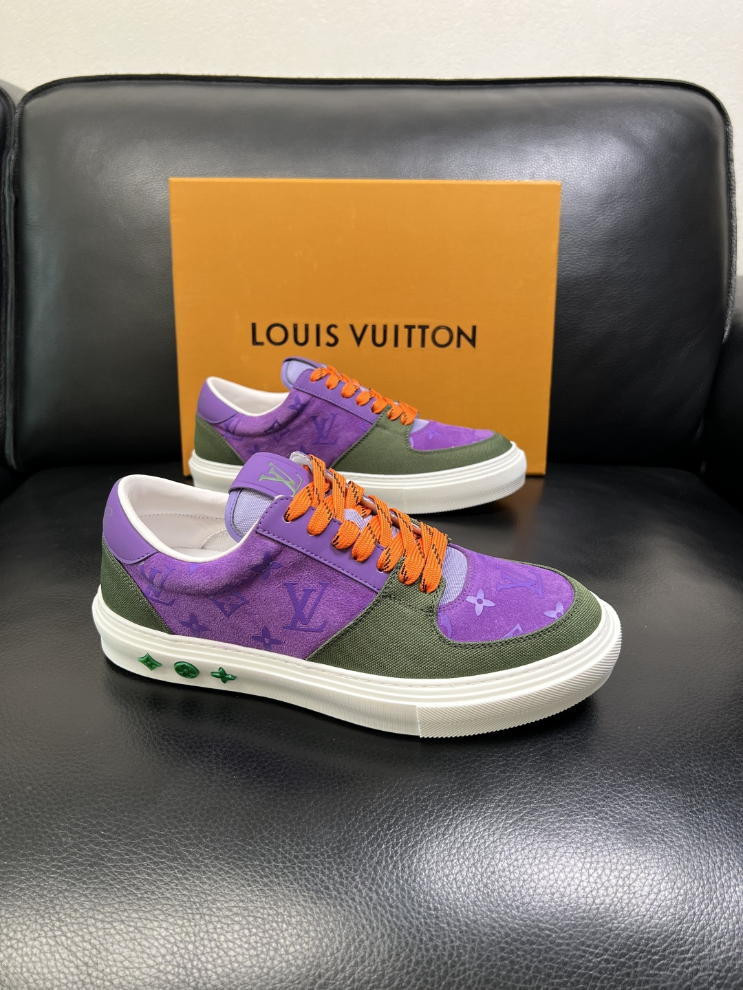 NO:711623,Lv high-quality top crafts Louis Vuitton, counters are equipped with original factory configurations, uppers imported from Italy, high-quality spliced ​​colorful and complex crafts, imported cowhide linings are soft and comfortable, soles are specially provided by the original factory, TPU exclusive movable molded soles are super comfortable, original factory follow-up goods, code number 39-44 (customized 45),, louis vuitton, louis vuitton, cowhide19860909Lv 高品质 顶级工艺品 路易威登,专柜同步原厂配置,鞋面意大利进口,高品质拼接缤纷色彩复杂工艺品,进口牛皮里垫柔软舒适,鞋底原厂特供原版底,TPU独家活动成型底超级舒适,原厂跟单货,码数 39-44（订做 45）,,louis vuitton,louis vuitton,cowhide,Men's shoes