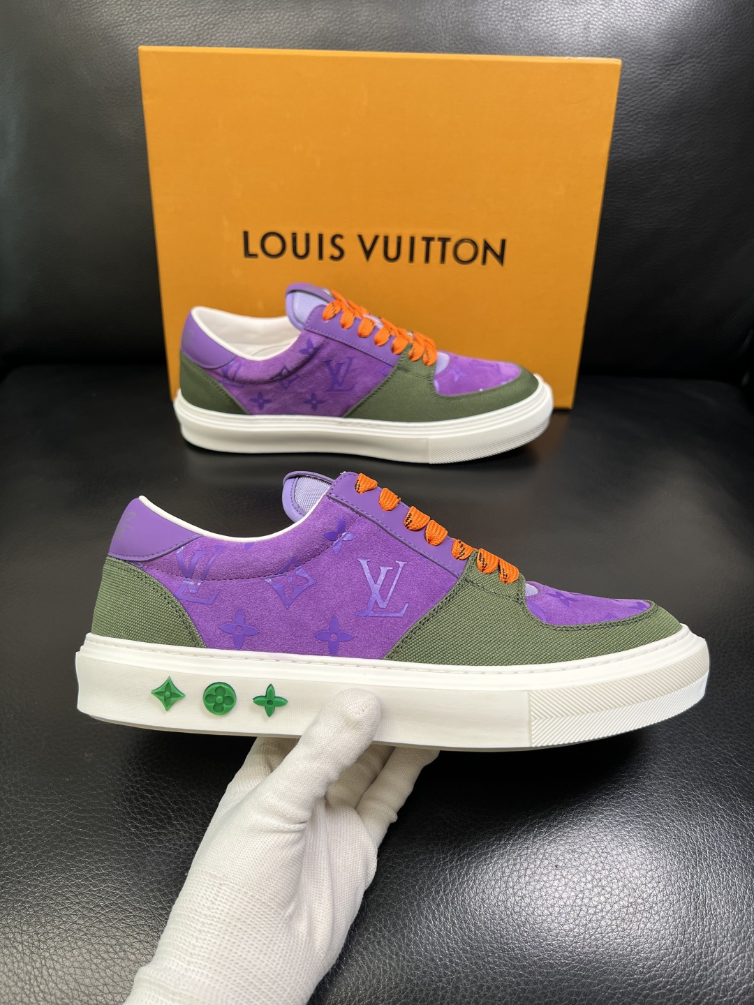 Lv 高品质 顶级工艺品 路易威登，专柜同步原厂配置，鞋面意大利进口，高品质拼接缤纷色彩复杂工艺品，进口