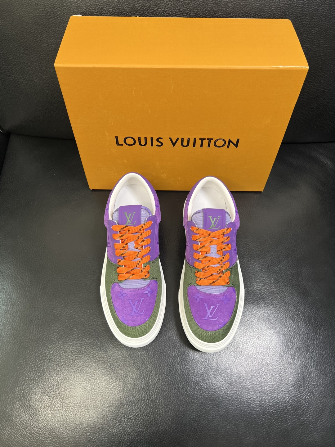 Lv 高品质 顶级工艺品 路易威登，专柜同步原厂配置，鞋面意大利进口，高品质拼接缤纷色彩复杂工艺品，进口