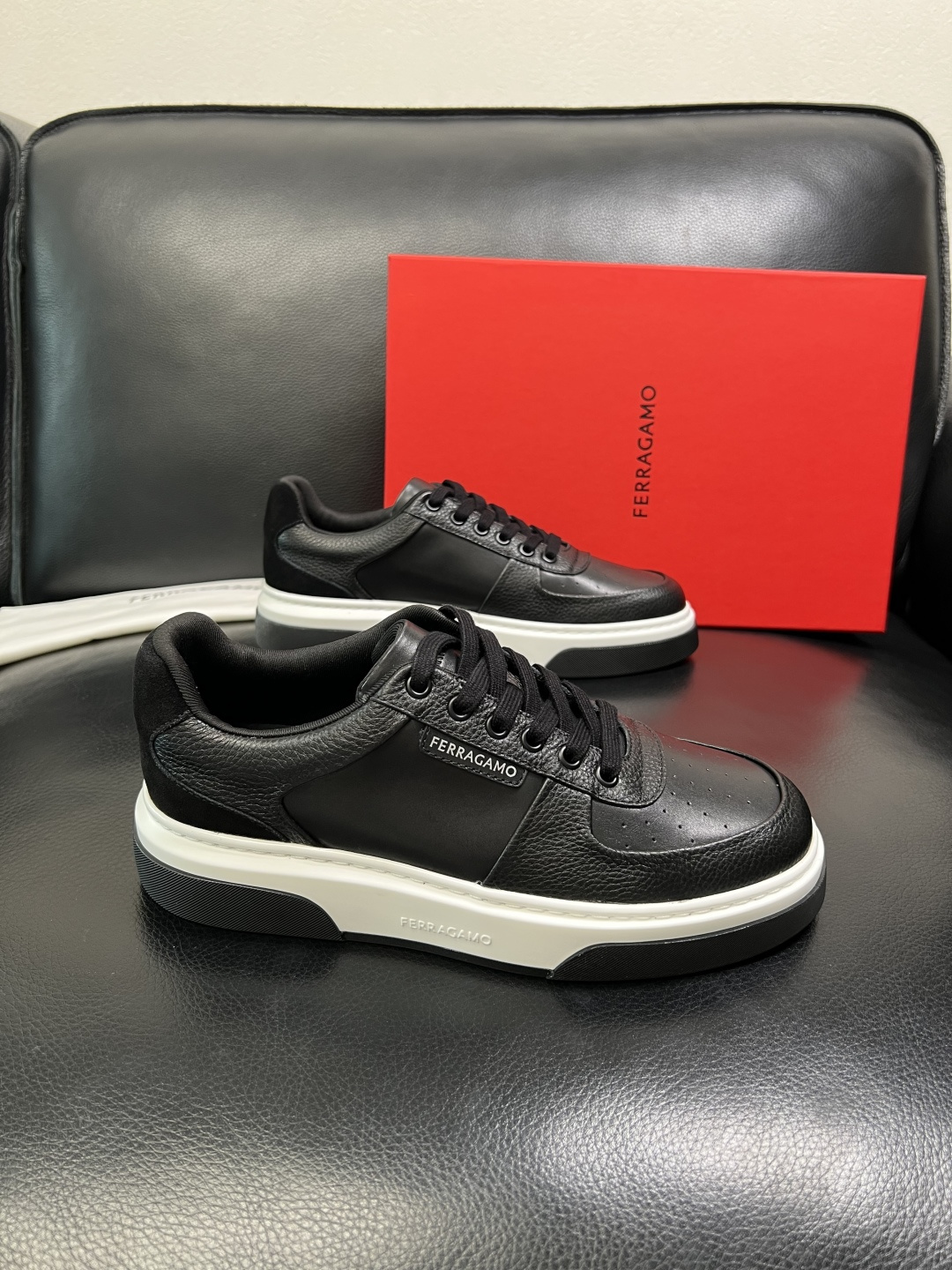 Ferragamo 高品质 顶级工艺品 菲拉格慕 专柜同步发售原厂配置，意大利进口原版牛皮，进口水染牛里