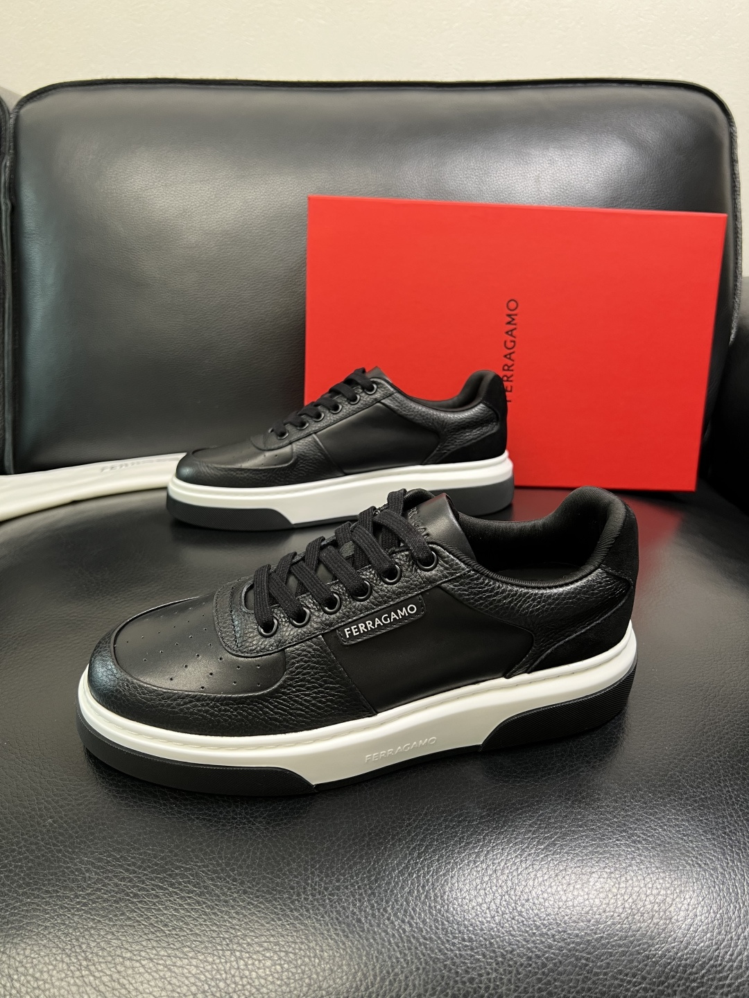 Ferragamo 高品质 顶级工艺品 菲拉格慕 专柜同步发售原厂配置，意大利进口原版牛皮，进口水染牛里
