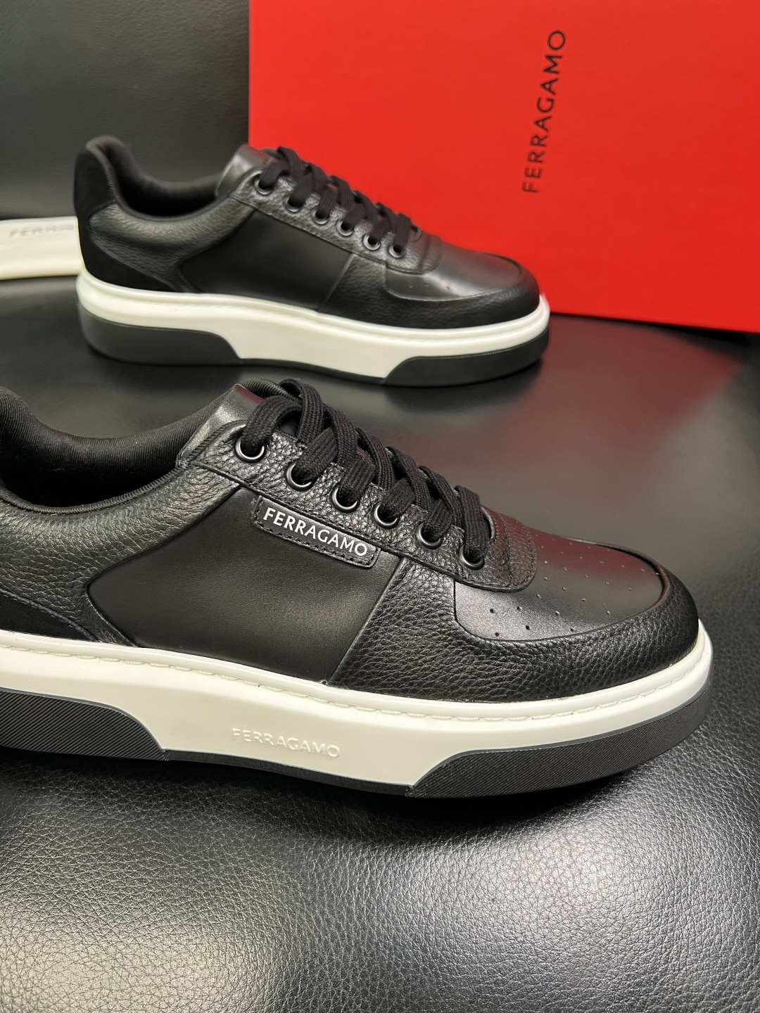 Ferragamo 高品质 顶级工艺品 菲拉格慕 专柜同步发售原厂配置，意大利进口原版牛皮，进口水染牛里