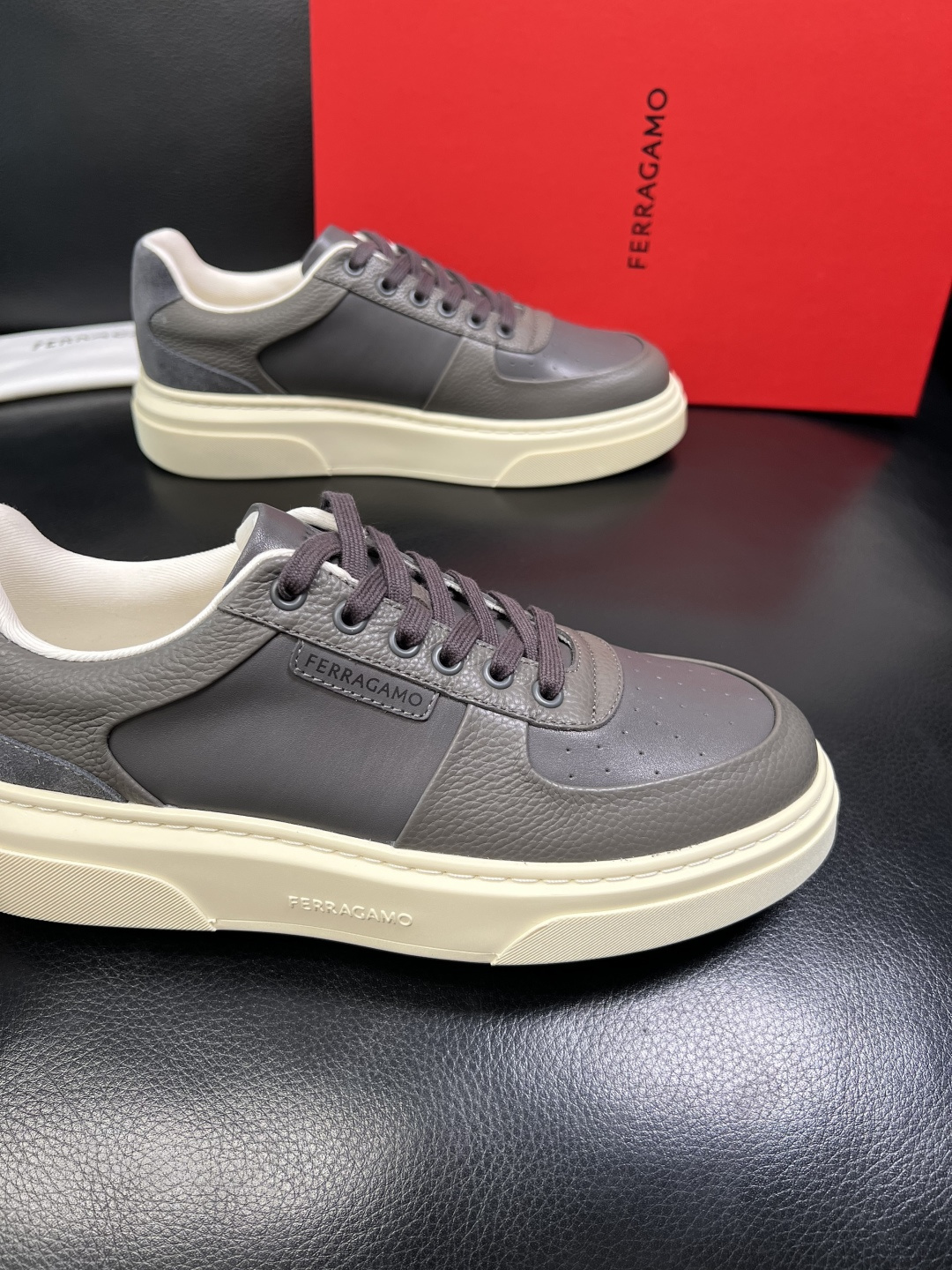 Ferragamo 高品质 顶级工艺品 菲拉格慕 专柜同步发售原厂配置，意大利进口原版牛皮，进口水染牛里