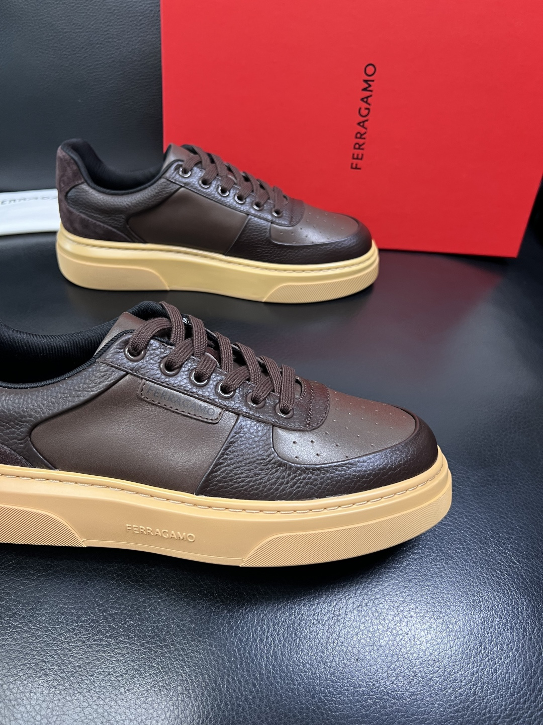 Ferragamo 高品质 顶级工艺品 菲拉格慕 专柜同步发售原厂配置，意大利进口原版牛皮，进口水染牛里