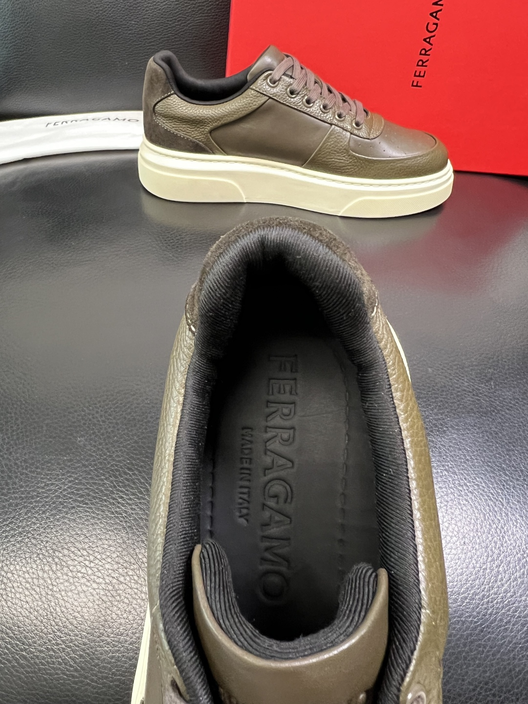 Ferragamo 高品质 顶级工艺品 菲拉格慕 专柜同步发售原厂配置，意大利进口原版牛皮，进口水染牛里