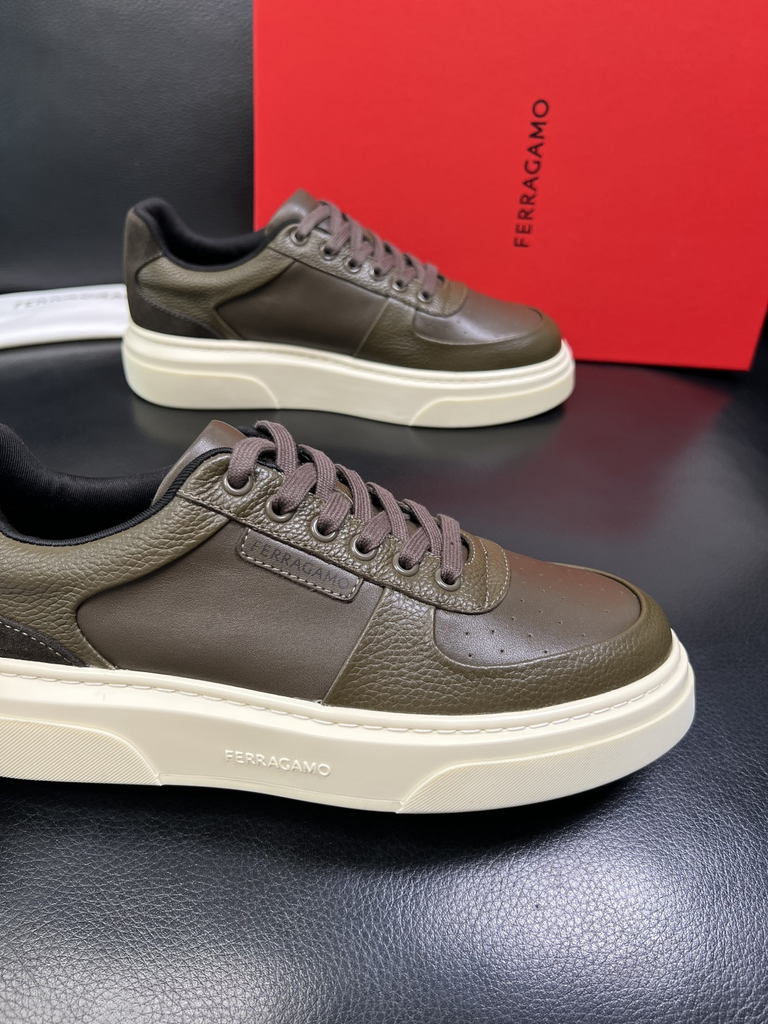 Ferragamo 高品质 顶级工艺品 菲拉格慕 专柜同步发售原厂配置，意大利进口原版牛皮，进口水染牛里