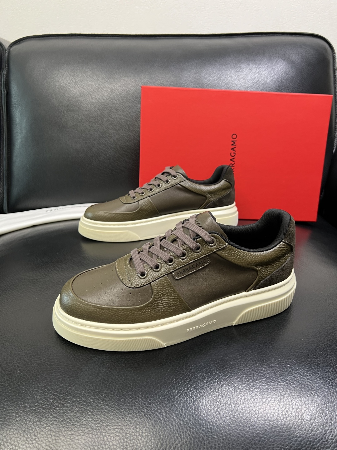 Ferragamo 高品质 顶级工艺品 菲拉格慕 专柜同步发售原厂配置，意大利进口原版牛皮，进口水染牛里