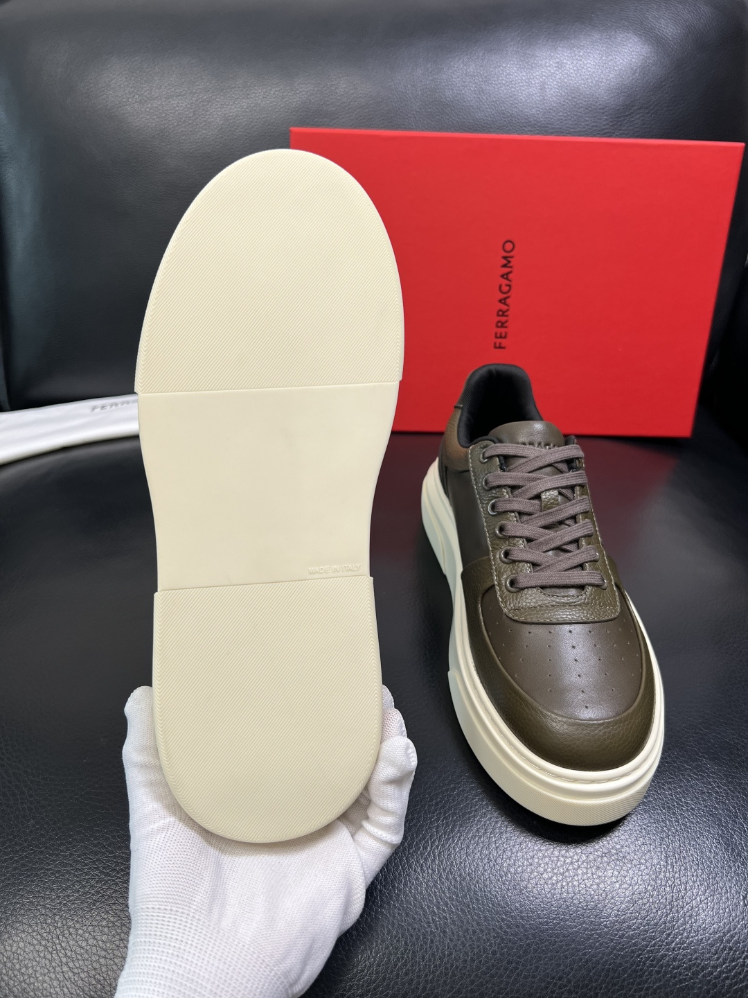 Ferragamo 高品质 顶级工艺品 菲拉格慕 专柜同步发售原厂配置，意大利进口原版牛皮，进口水染牛里