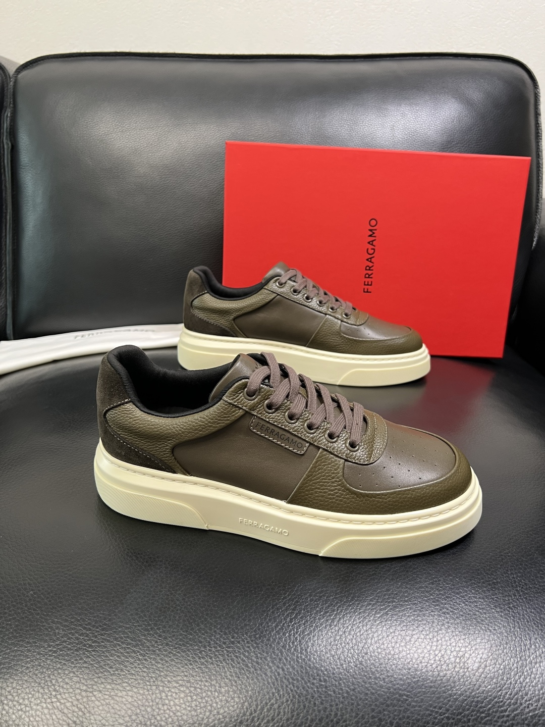 Ferragamo 高品质 顶级工艺品 菲拉格慕 专柜同步发售原厂配置，意大利进口原版牛皮，进口水染牛里