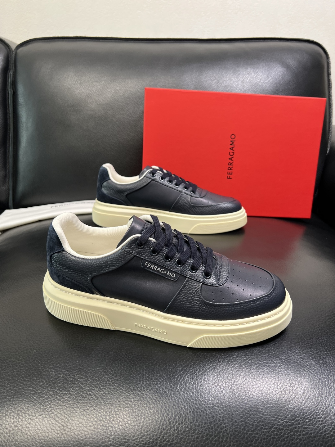 Ferragamo 高品质 顶级工艺品 菲拉格慕 专柜同步发售原厂配置，意大利进口原版牛皮，进口水染牛里