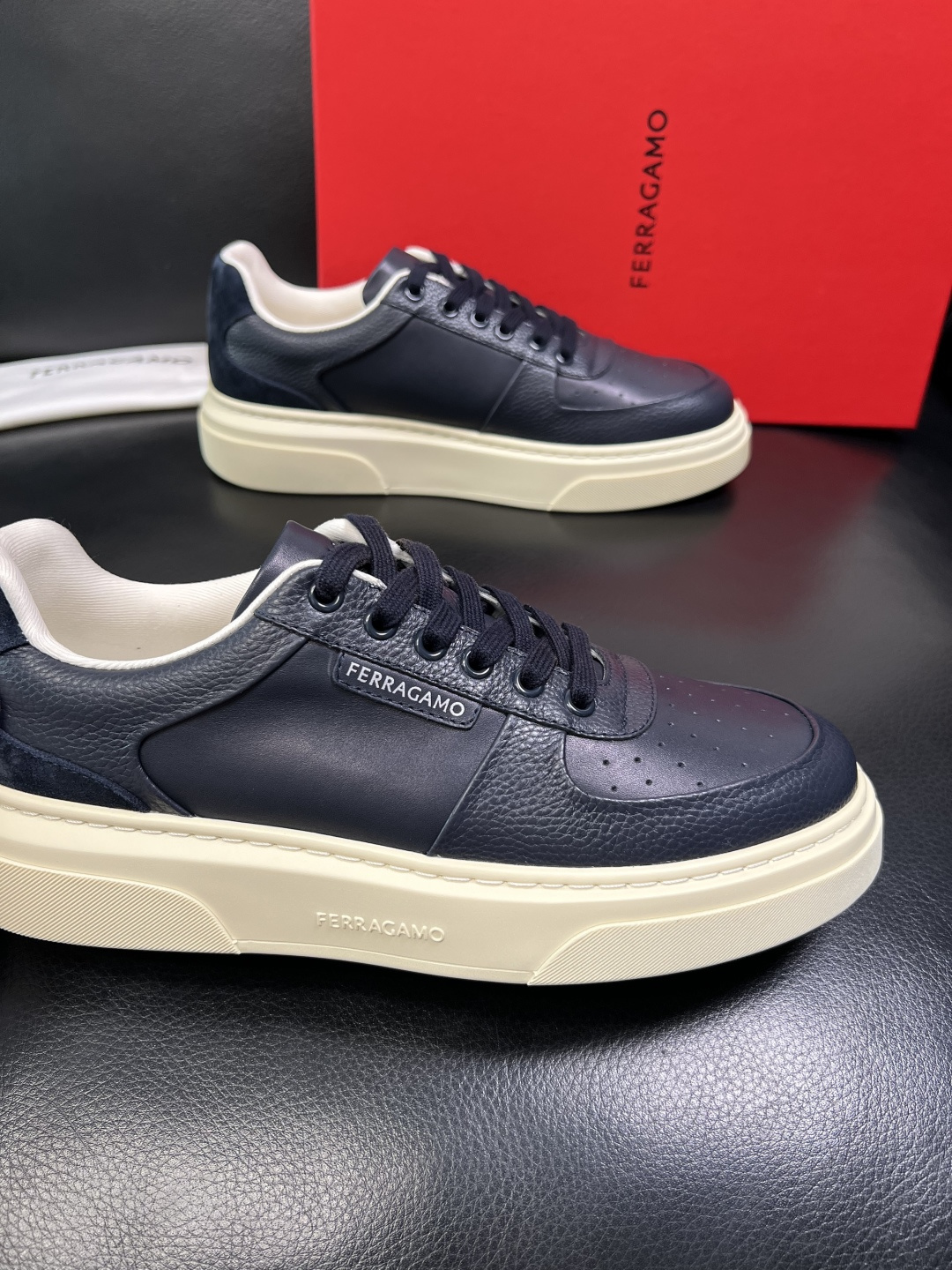 Ferragamo 高品质 顶级工艺品 菲拉格慕 专柜同步发售原厂配置，意大利进口原版牛皮，进口水染牛里