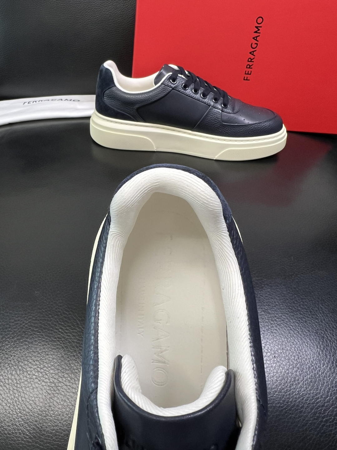 Ferragamo 高品质 顶级工艺品 菲拉格慕 专柜同步发售原厂配置，意大利进口原版牛皮，进口水染牛里