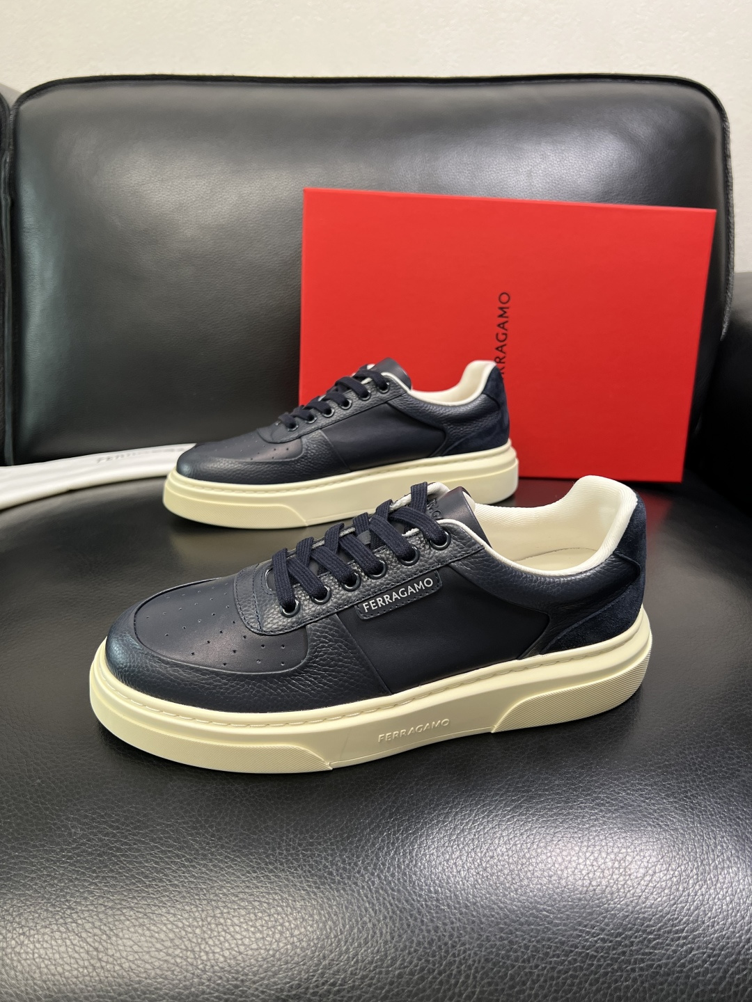 Ferragamo 高品质 顶级工艺品 菲拉格慕 专柜同步发售原厂配置，意大利进口原版牛皮，进口水染牛里