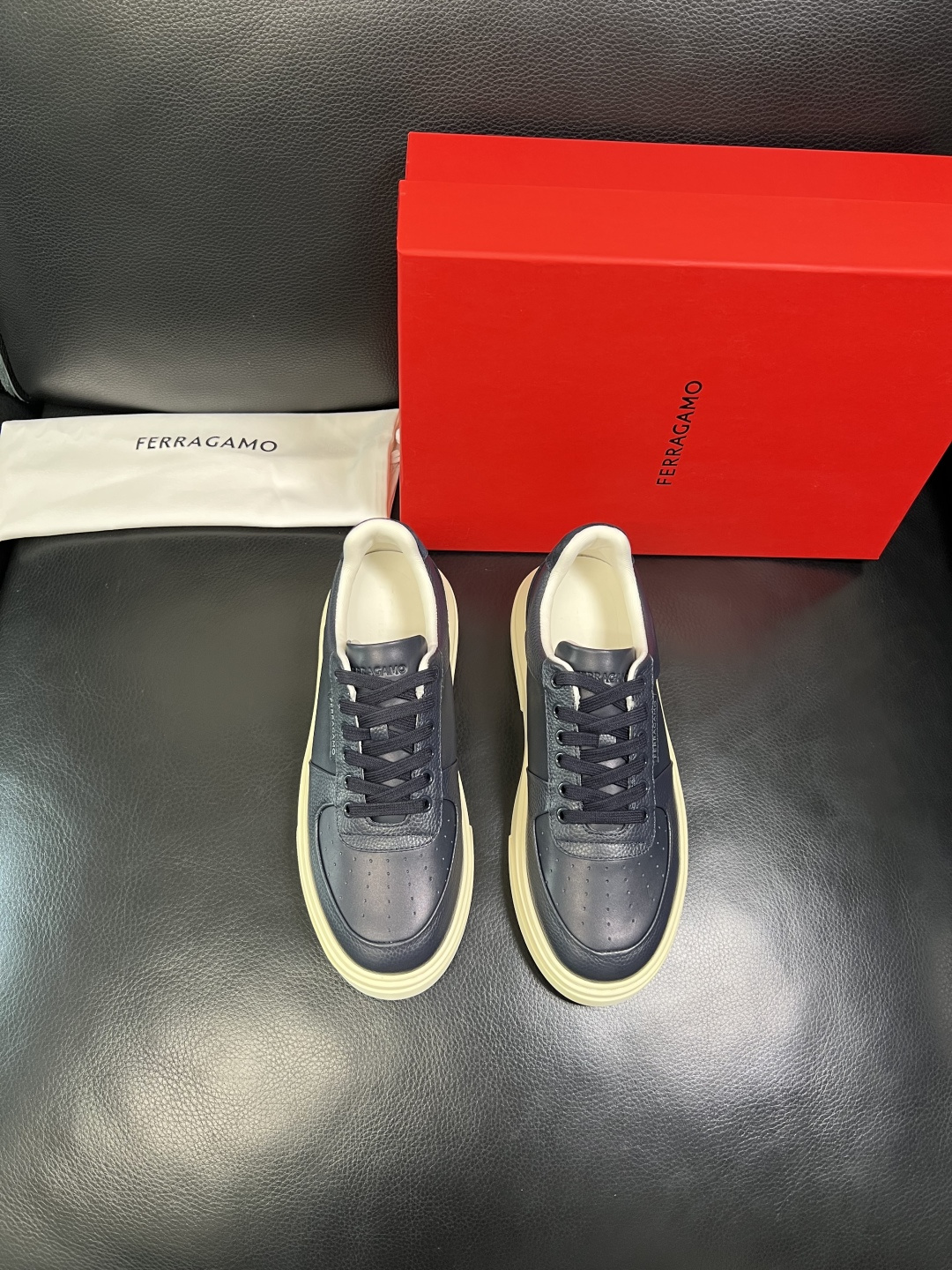 Ferragamo 高品质 顶级工艺品 菲拉格慕 专柜同步发售原厂配置，意大利进口原版牛皮，进口水染牛里