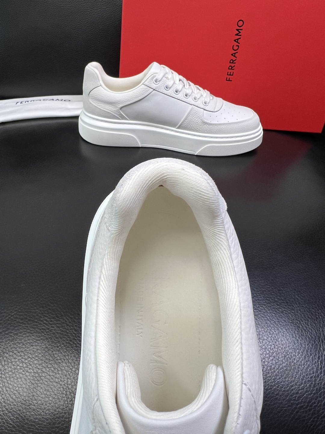 Ferragamo 高品质 顶级工艺品 菲拉格慕 专柜同步发售原厂配置，意大利进口原版牛皮，进口水染牛里