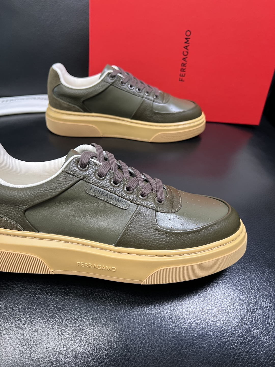 Ferragamo 高品质 顶级工艺品 菲拉格慕 专柜同步发售原厂配置，意大利进口原版牛皮，进口水染牛里