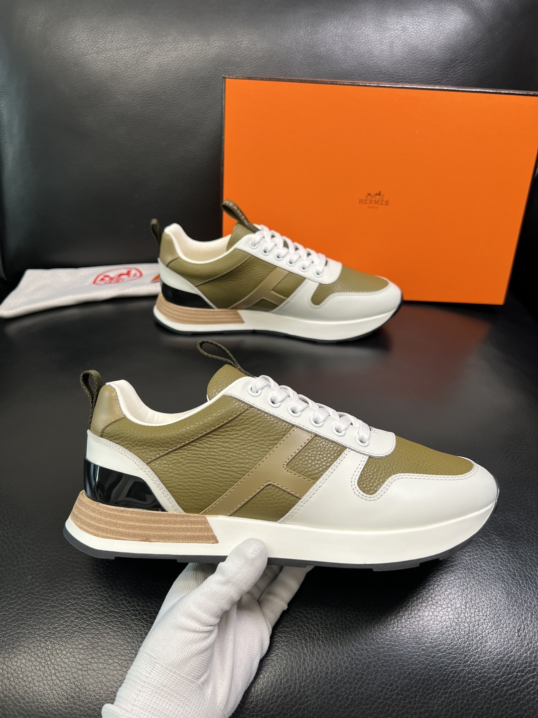 Hermes 顶级工艺品 爱马仕 专柜同步 原厂配置，意大利进口原版牛皮面料，高品质拼接工艺，全进口水染