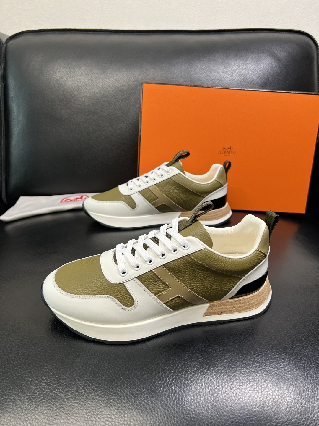 Hermes 顶级工艺品 爱马仕 专柜同步 原厂配置，意大利进口原版牛皮面料，高品质拼接工艺，全进口水染