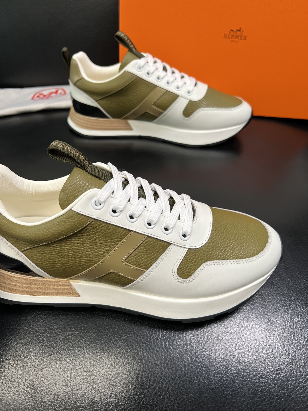 Hermes 顶级工艺品 爱马仕 专柜同步 原厂配置，意大利进口原版牛皮面料，高品质拼接工艺，全进口水染