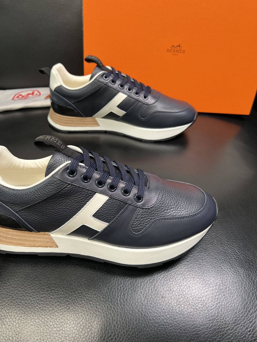 Hermes 顶级工艺品 爱马仕 专柜同步 原厂配置，意大利进口原版牛皮面料，高品质拼接工艺，全进口水染