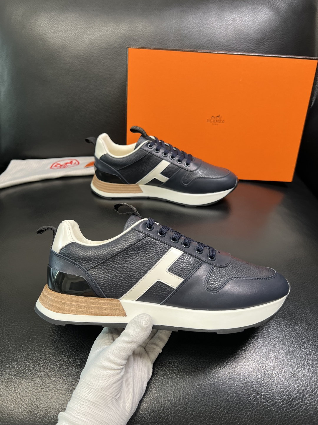 Hermes 顶级工艺品 爱马仕 专柜同步 原厂配置，意大利进口原版牛皮面料，高品质拼接工艺，全进口水染