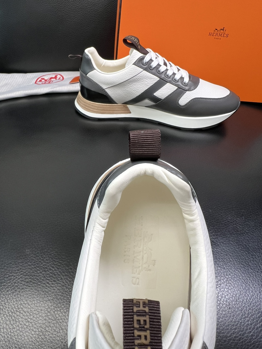 Hermes 顶级工艺品 爱马仕 专柜同步 原厂配置，意大利进口原版牛皮面料，高品质拼接工艺，全进口水染