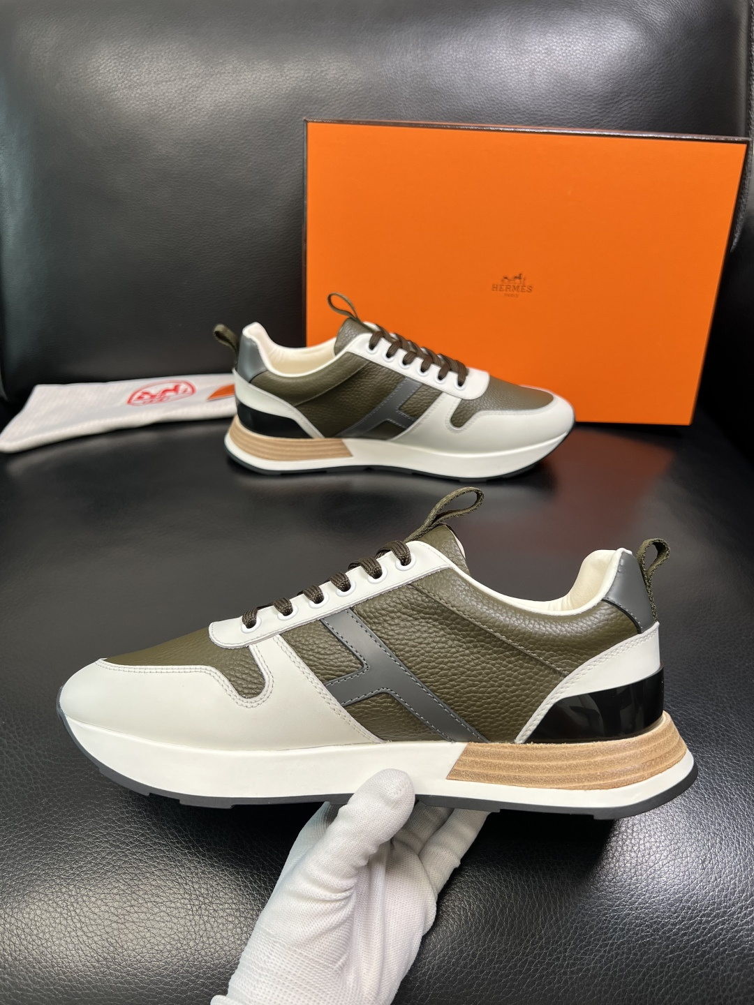 Hermes 顶级工艺品 爱马仕 专柜同步 原厂配置，意大利进口原版牛皮面料，高品质拼接工艺，全进口水染