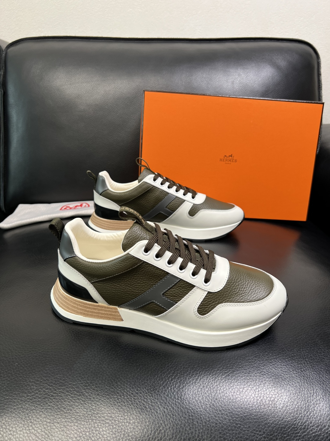 Hermes 顶级工艺品 爱马仕 专柜同步 原厂配置，意大利进口原版牛皮面料，高品质拼接工艺，全进口水染