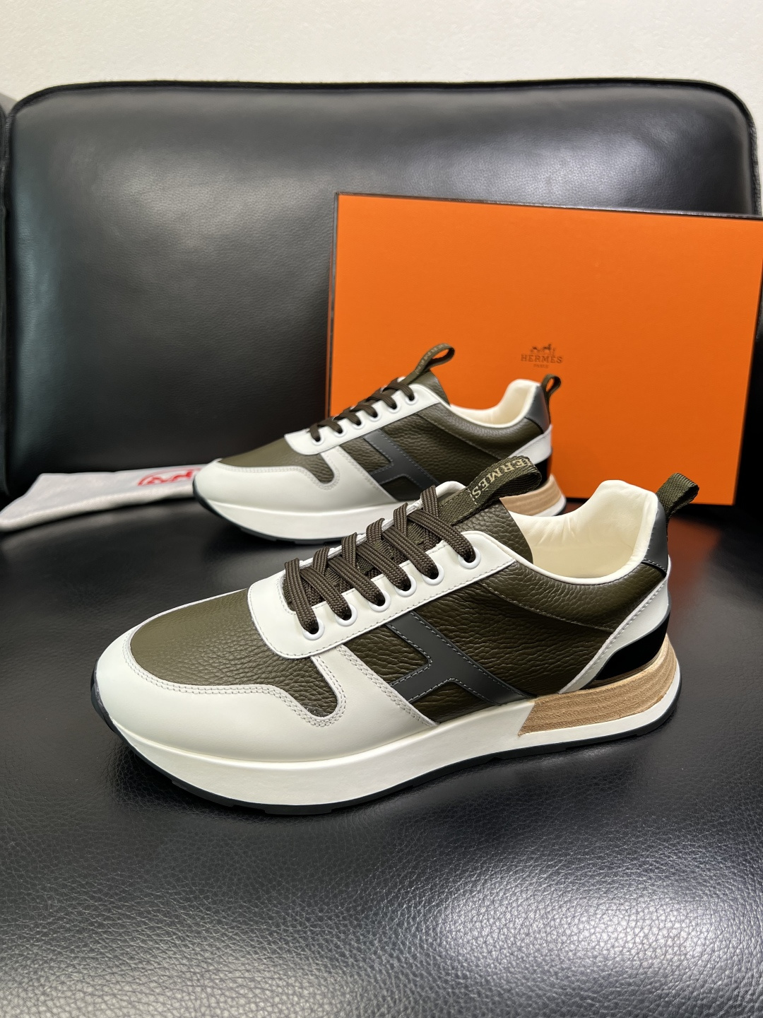 Hermes 顶级工艺品 爱马仕 专柜同步 原厂配置，意大利进口原版牛皮面料，高品质拼接工艺，全进口水染