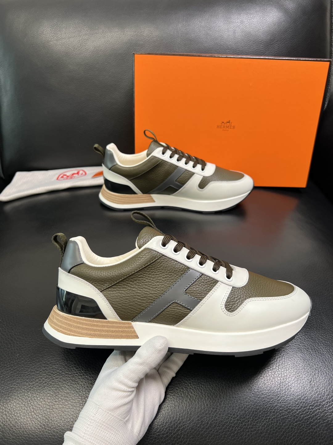 Hermes 顶级工艺品 爱马仕 专柜同步 原厂配置，意大利进口原版牛皮面料，高品质拼接工艺，全进口水染