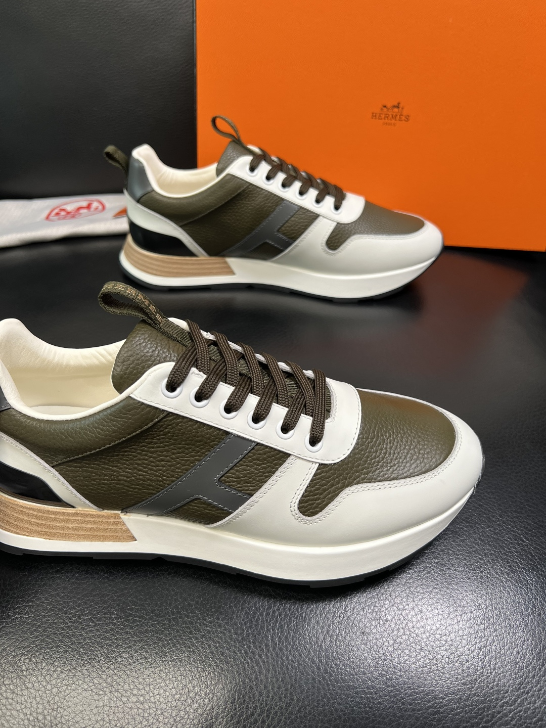 Hermes 顶级工艺品 爱马仕 专柜同步 原厂配置，意大利进口原版牛皮面料，高品质拼接工艺，全进口水染