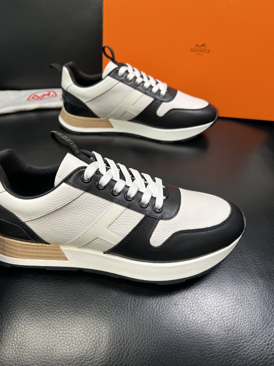 Hermes 顶级工艺品 爱马仕 专柜同步 原厂配置，意大利进口原版牛皮面料，高品质拼接工艺，全进口水染