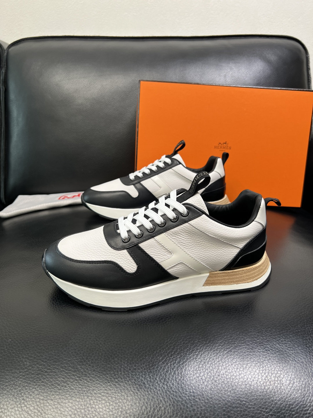 Hermes 顶级工艺品 爱马仕 专柜同步 原厂配置，意大利进口原版牛皮面料，高品质拼接工艺，全进口水染