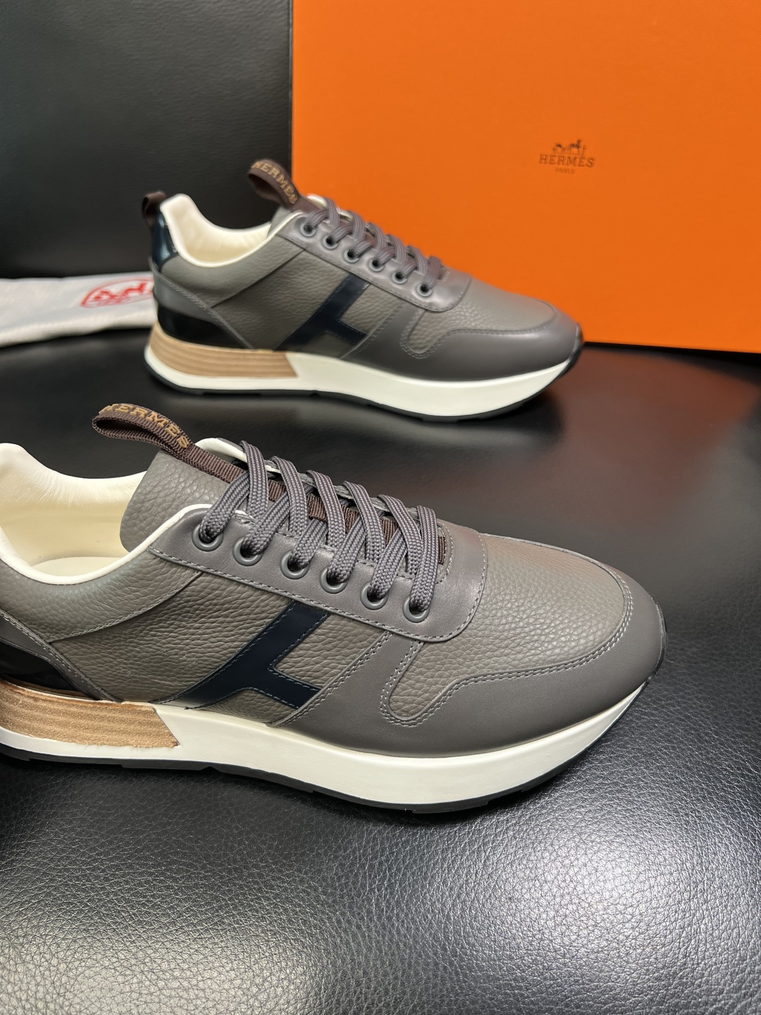 Hermes 顶级工艺品 爱马仕 专柜同步 原厂配置，意大利进口原版牛皮面料，高品质拼接工艺，全进口水染